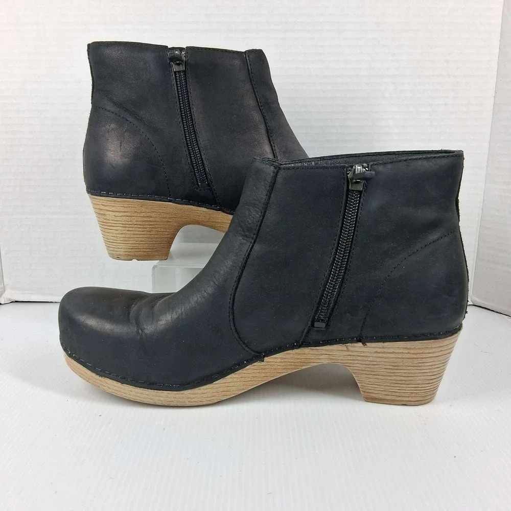 Dansko Black Leather Ankle Boots Wood Grain Block Heel Side Zip 9302021400 Sz 42